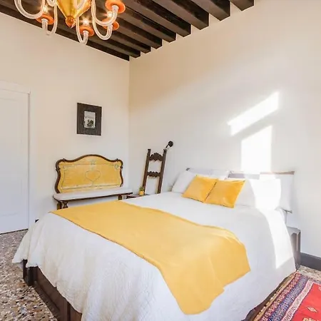 Canal View Luxury Heritage Retreat 2 Bedroom Venice Exterior photo