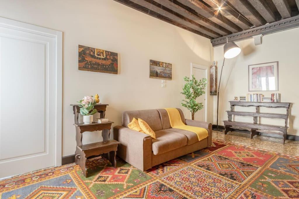 Canal View Luxury Heritage Retreat 2 Bedroom Apartment Venedig