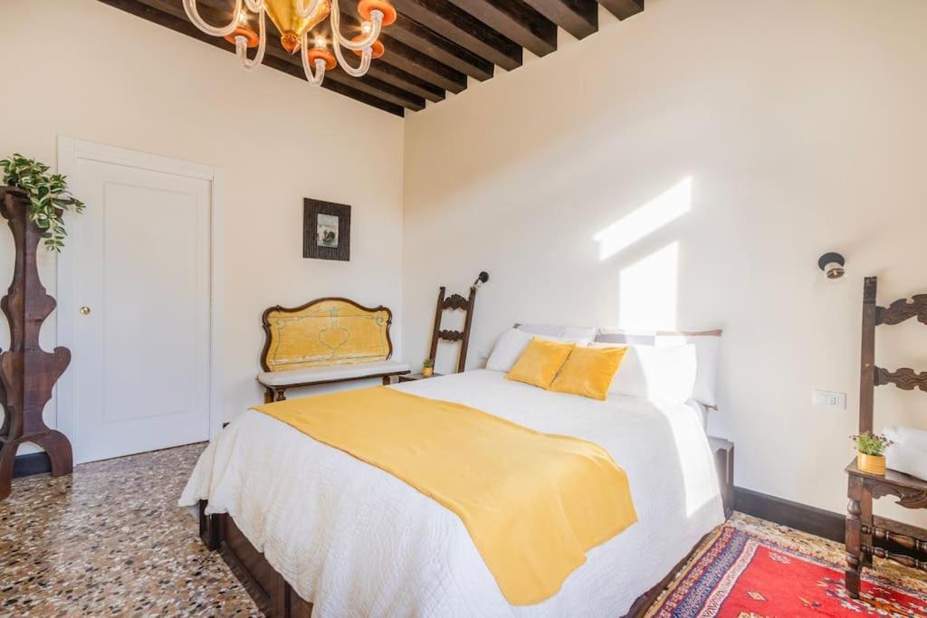 Canal View Luxury Heritage Retreat 2 Bedroom Venedig