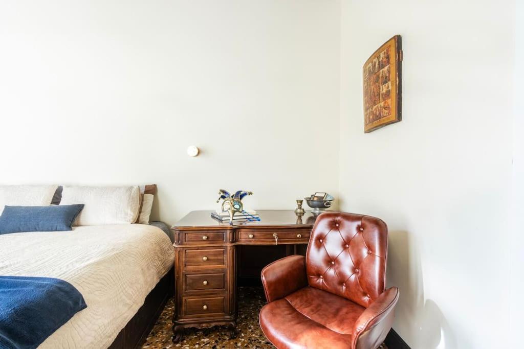 Canal View Luxury Heritage Retreat 2 Bedroom Venedig