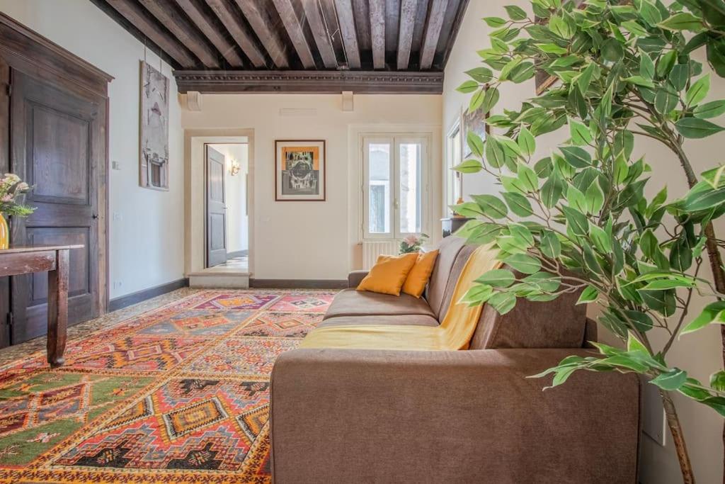 Canal View Luxury Heritage Retreat 2 Bedroom Apartment *