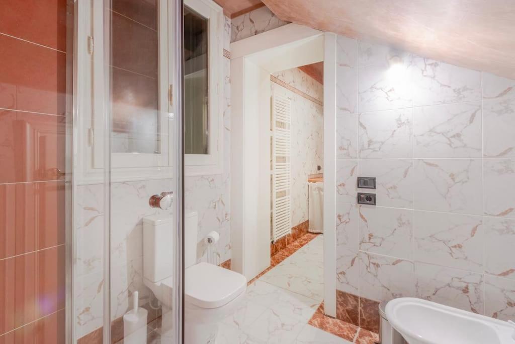 Canal View Luxury Heritage Retreat 2 Bedroom Venedig