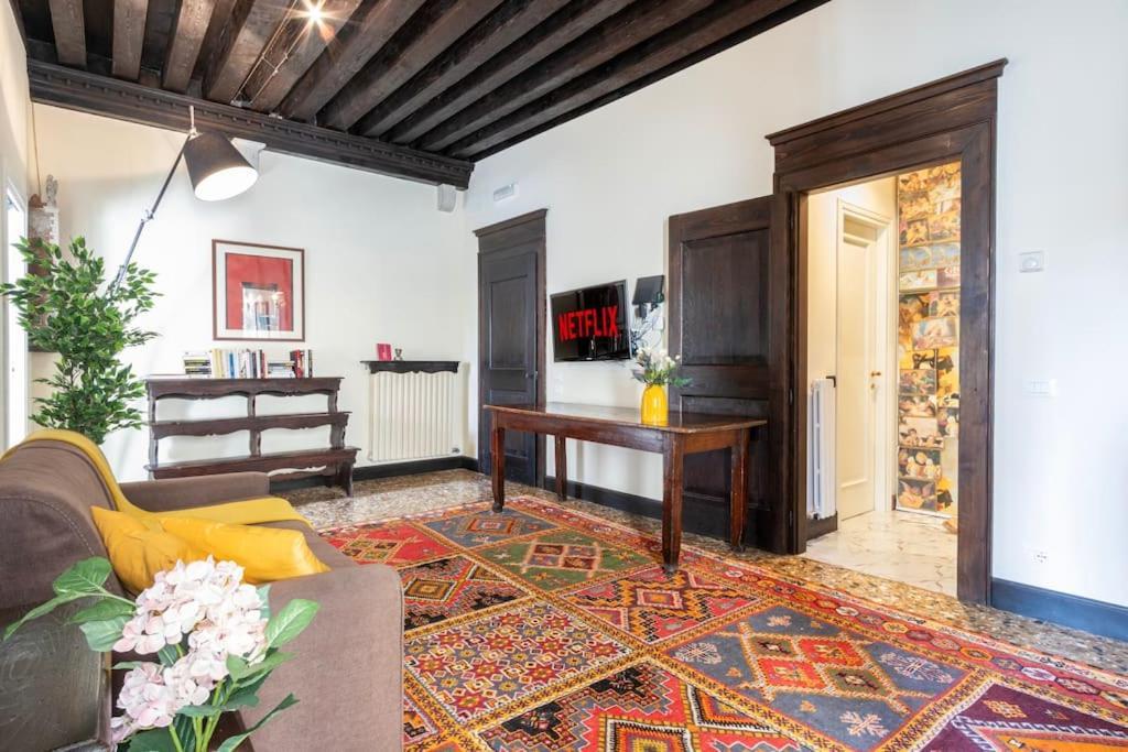 Canal View Luxury Heritage Retreat 2 Bedroom Apartment