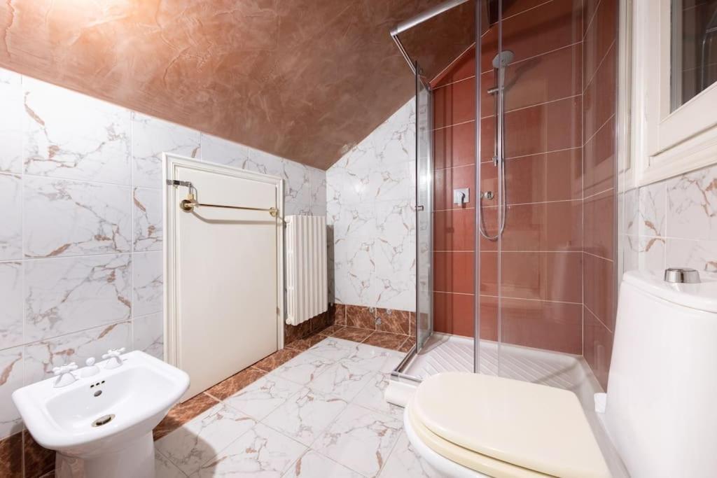 Canal View Luxury Heritage Retreat 2 Bedroom Apartment