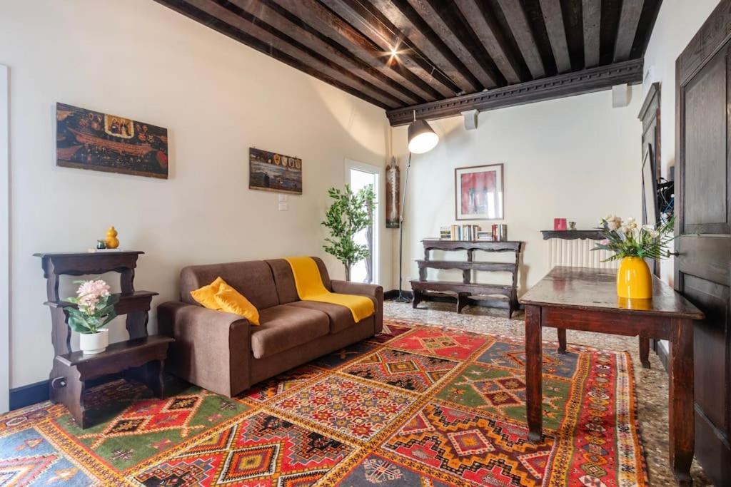 Canal View Luxury Heritage Retreat 2 Bedroom Apartment